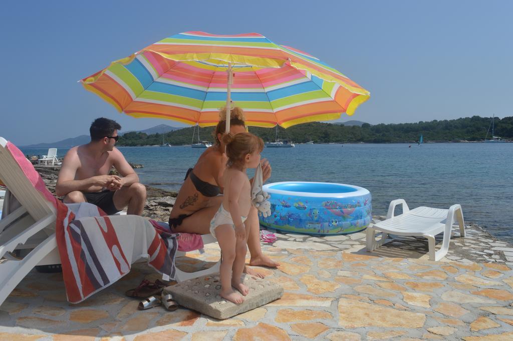 Apartments Knezak Мали Иж Экстерьер фото