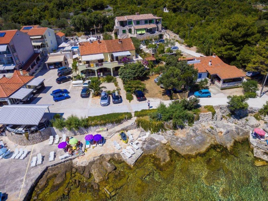 Apartments Knezak Мали Иж Экстерьер фото